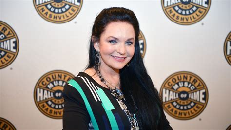 Crystal Gayle Interview: Singer Talks Famous Family and Hits.